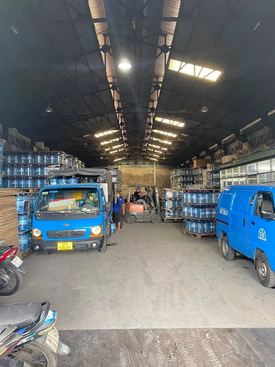 Hoạt động giao nhận và điều phối tại bãi tập kết của Long Giang
